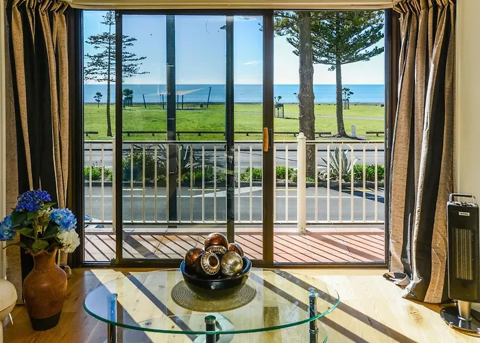 Marine Parade Magic - Napier Holiday Home