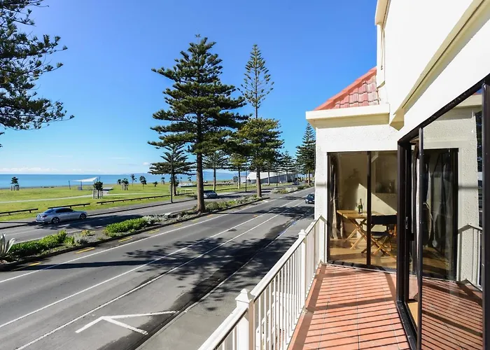 Marine Parade Magic - Napier Holiday Home