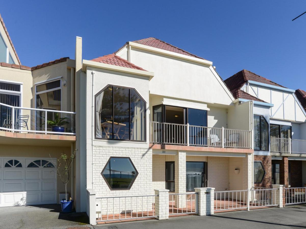 Marine Parade Magic - * Napier