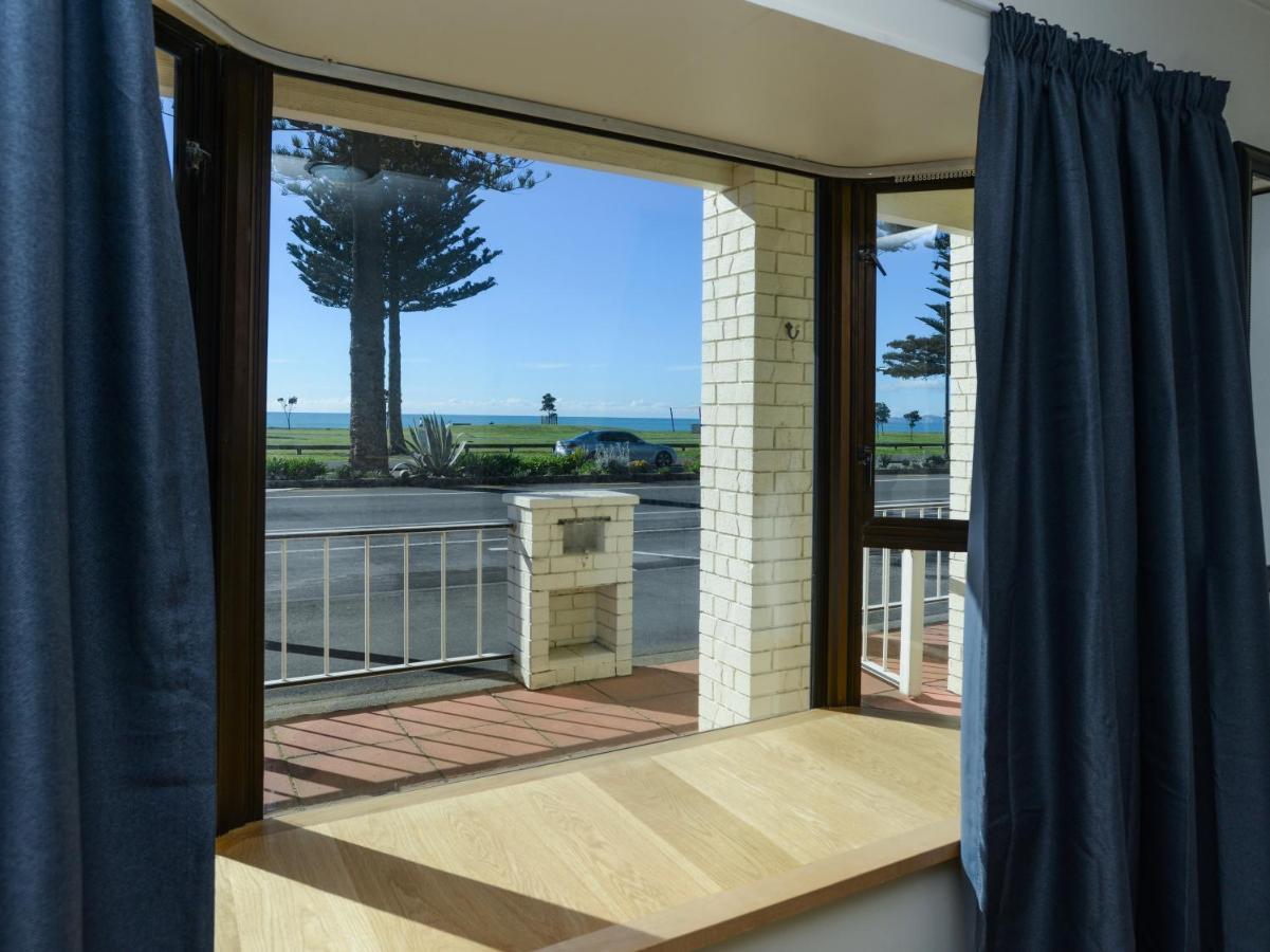 Marine Parade Magic - * Napier